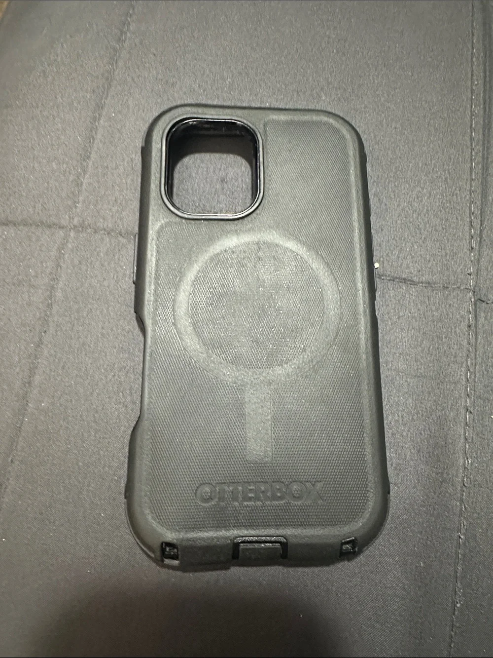 OtterBox Black MagSafe-Compatible Protective Phone Case IPHONE 16